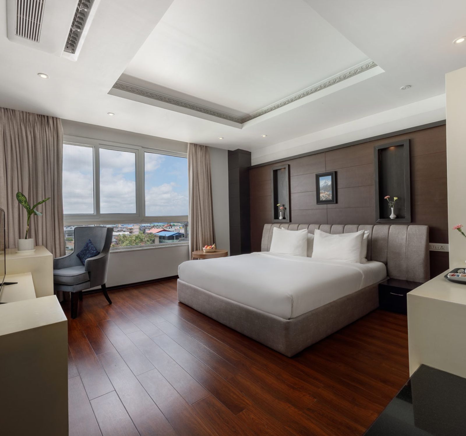 deluxe mater room